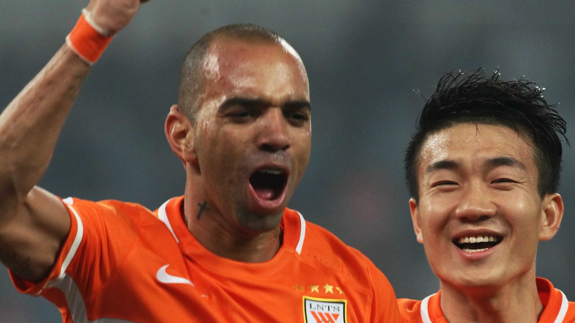 最终那不勒斯主场2-1击败卡利亚里，暂升至积分榜第四位。
